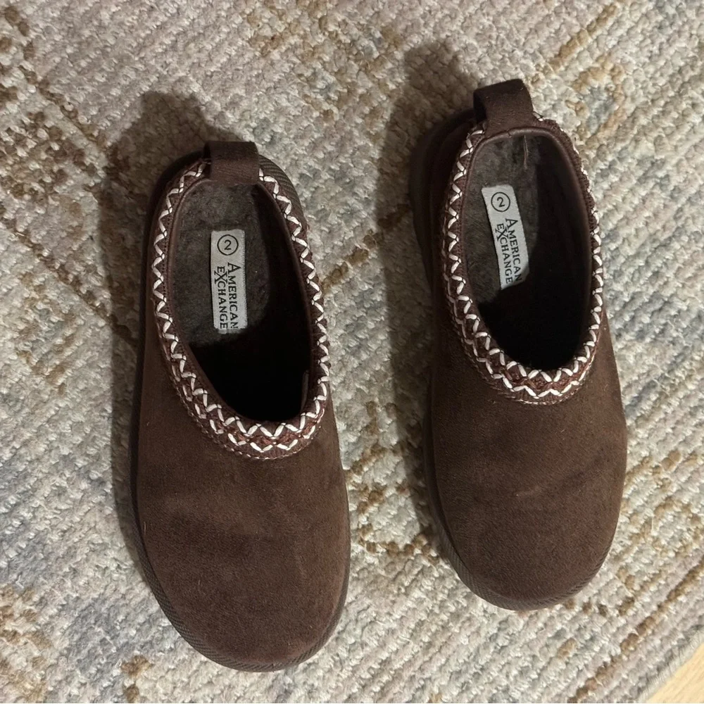 American Exchange Slip-On  Kids  Slippers Size 2